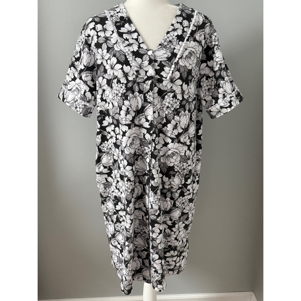 Miss Elaine Relax VNeck Short Sleeve Lounger Robe Black & White‎ Floral Size S
